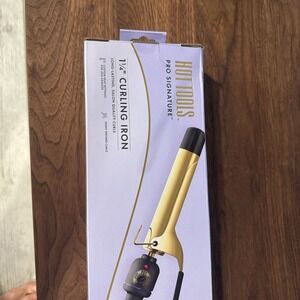 Hot Tools Pro Signature Series 24K Gold 1-1/4 Curling Iron HT1R1577 Curls